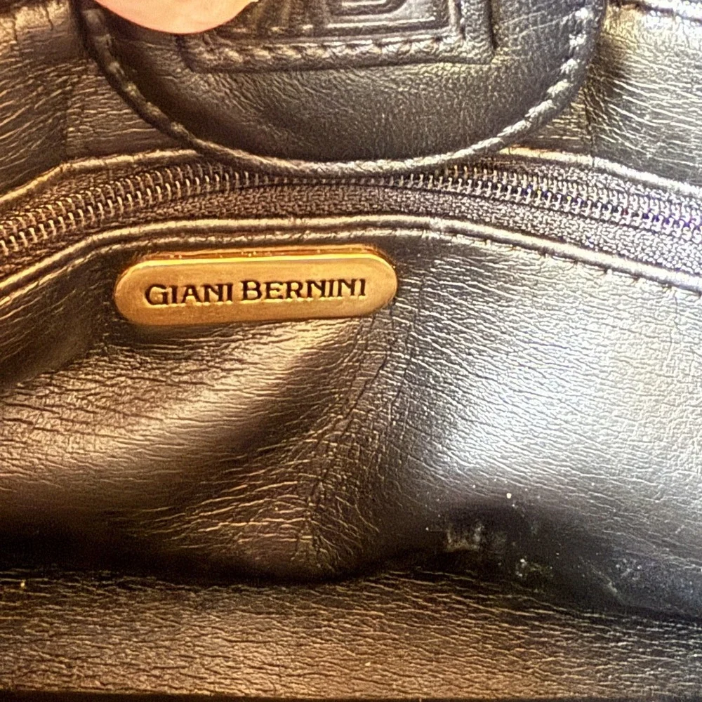 Giani Bernini Womens Black Leather Shoulder Bag Purse Hobo Magnetic Snap‎ Logo